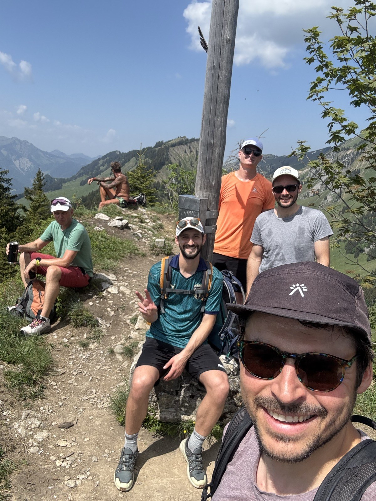 feld.ai-Team beim Wandertag auf der Sienspitze